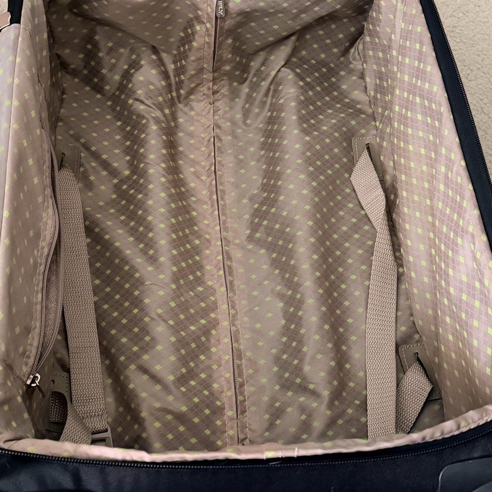 Black and Green Men's Travel Bag - Picture 4 of 5